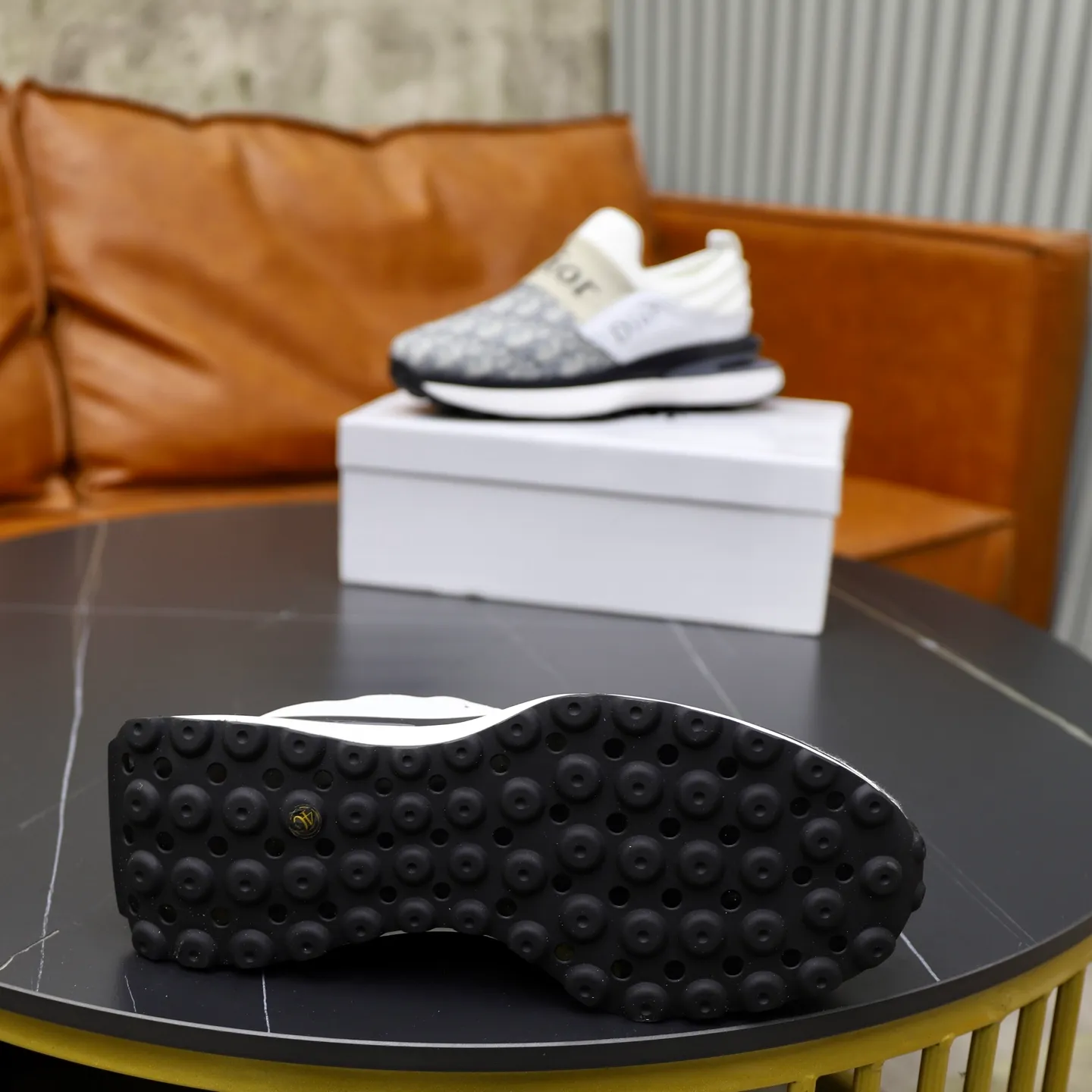 Ex-factory price: 462💰🙅‍♂️🙅‍♂️🙅‍♂️ Brand: Dior DIOR Standard code: 38-44 (45 customized) Grade: Same as the official website Material: Original leather splicing brand cloth Comfortable and breathable lining Lightweight and wear-resistant sports outsole Style category: Men's fashionable casual shoes Running sneakers Distinguished luxury brand elements Top luxury Color: actual picture color